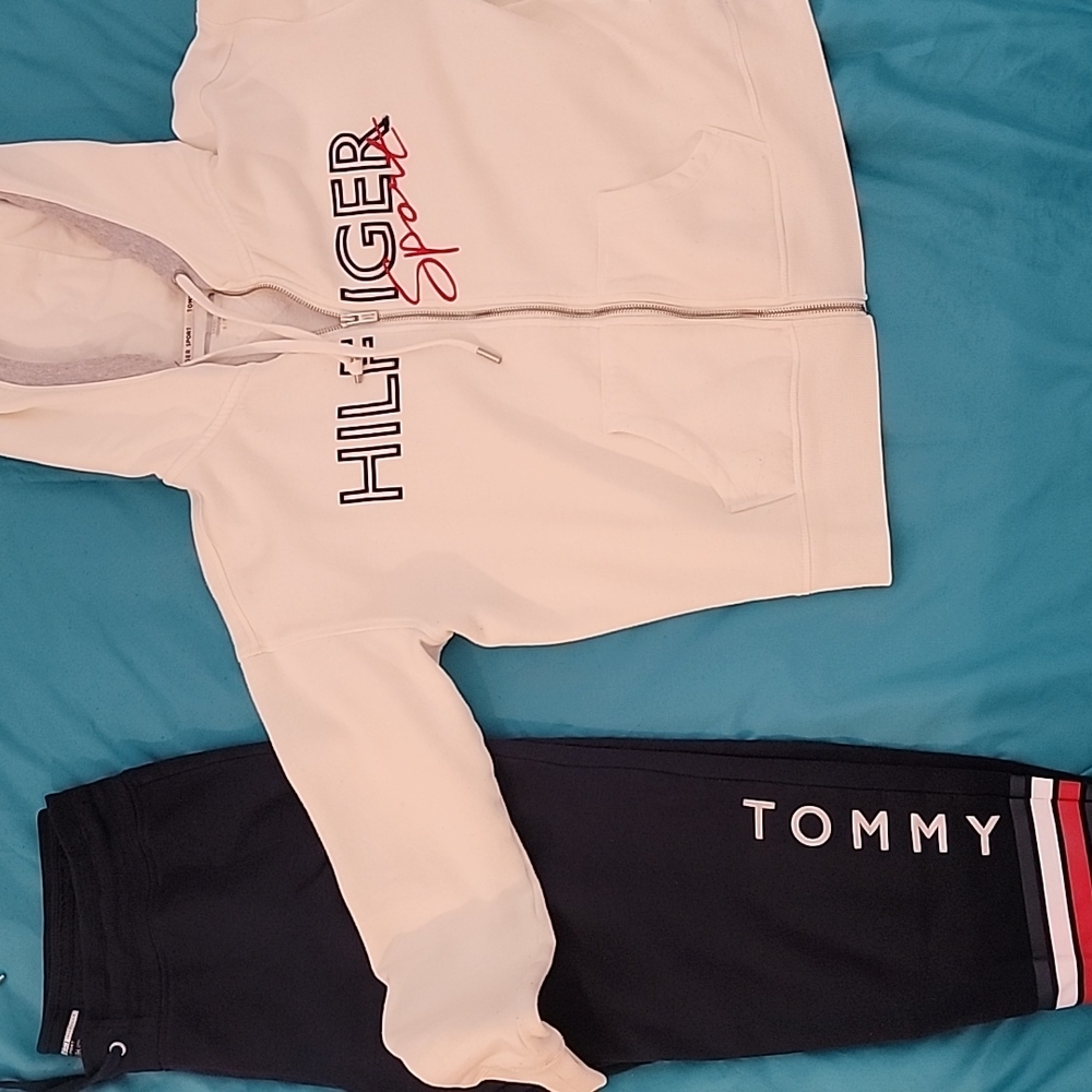 Hilfer Capri joggers with hoodie